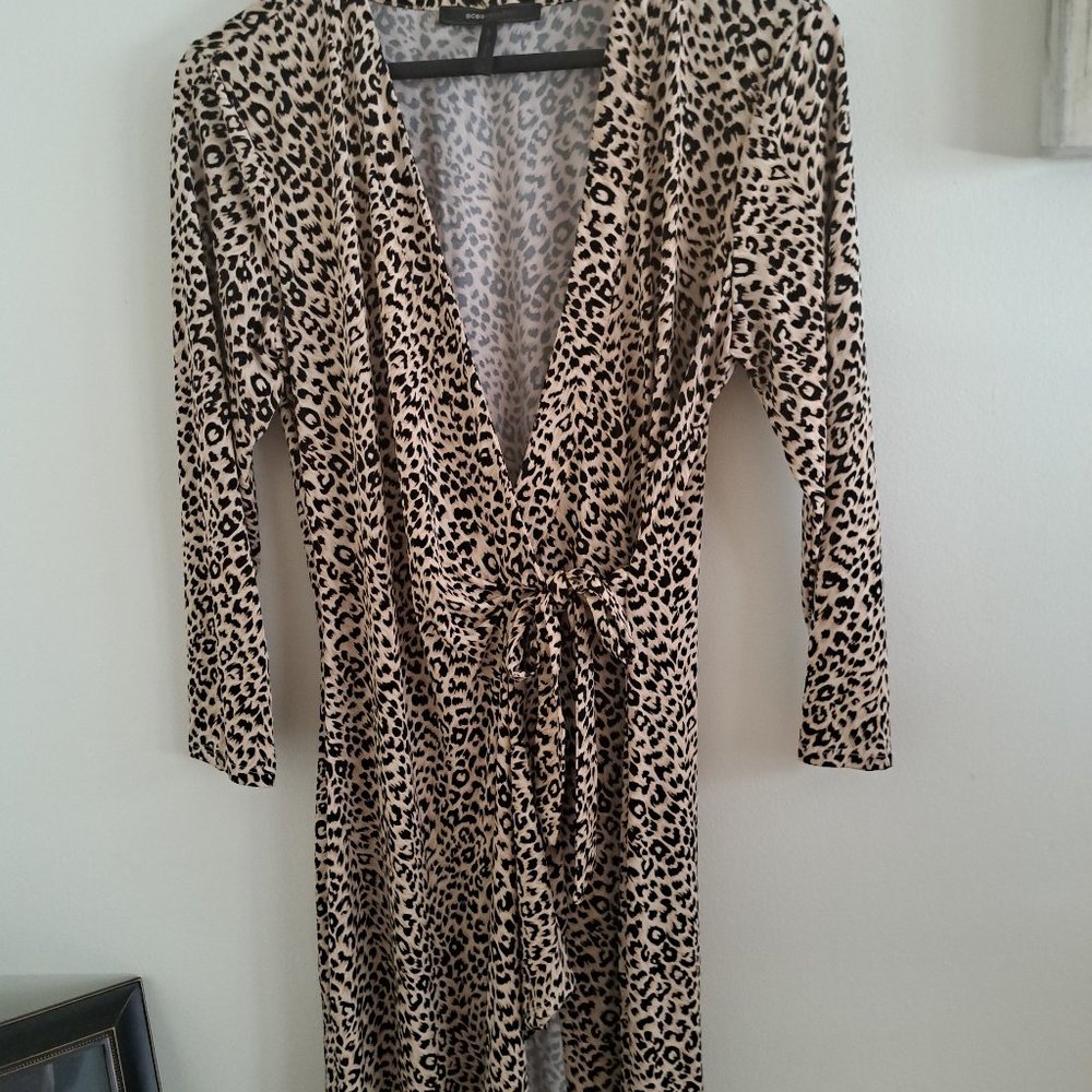 BcbgMAXAZRIA Adele leopard print wrap tie waist dress